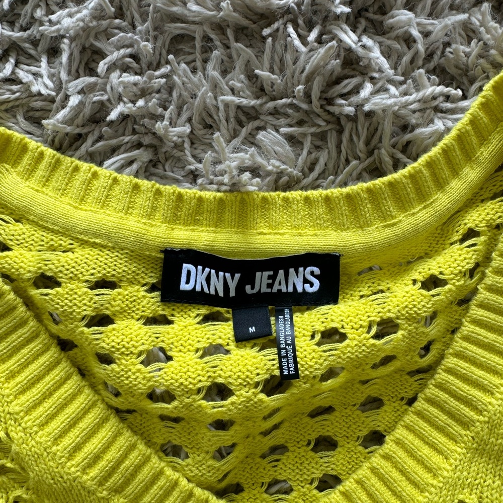 DKNY - Picture 2 of 3